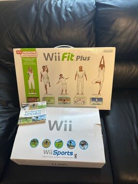 COMPLETE Nintendo Wii with console and Wii sports